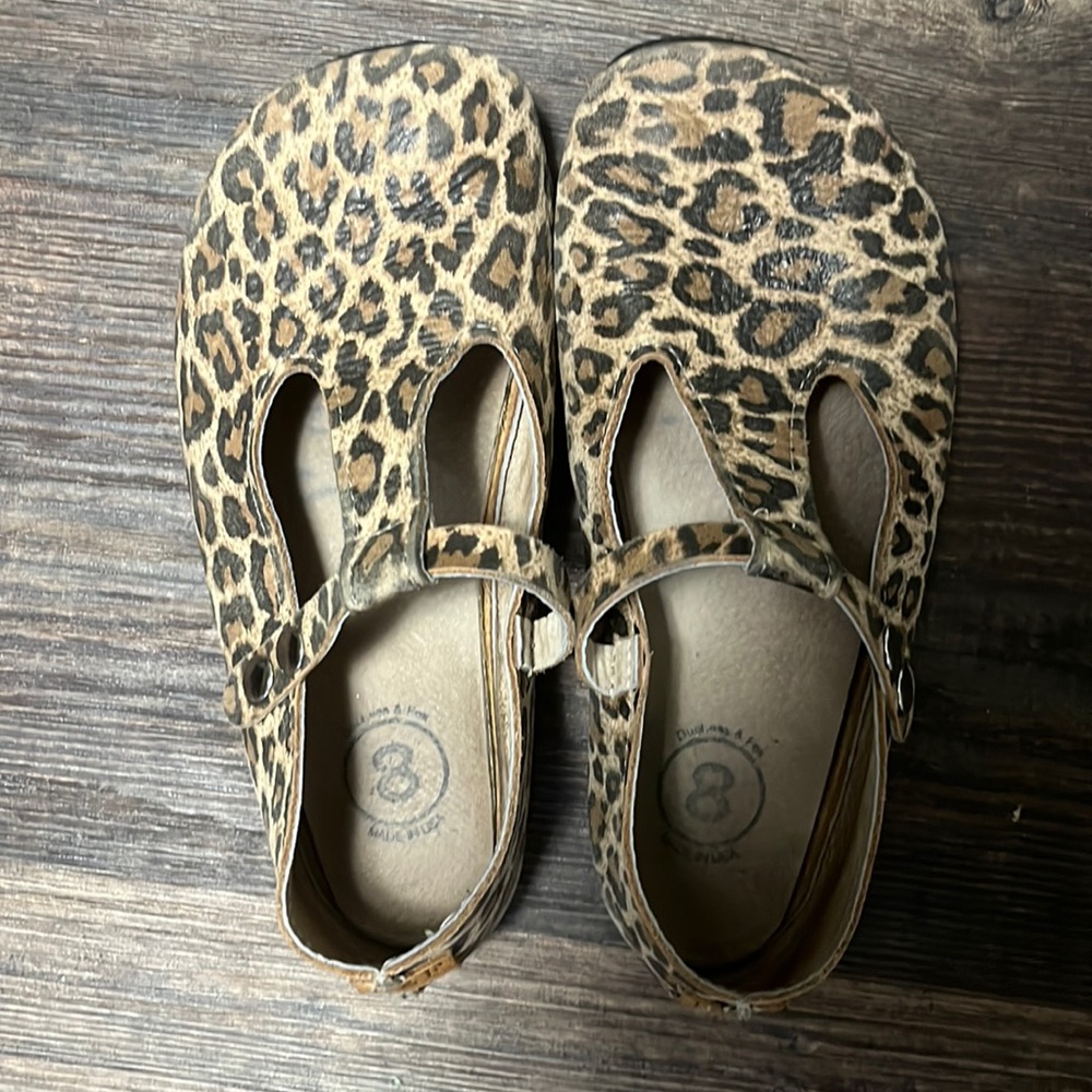 Duchess and Fox T-Strap leopard women’s size 8 zero drop shoes